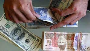 انٹر بینک اور اوپن مارکیٹ میں ڈالر کی قیمت 300 روپے کی سطح سے نیچے آ گئی